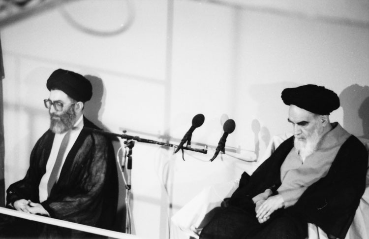 (تصاویر) تنفیذ ریاست جمهوری آیتالله خامنهای (تصاویر) تنفیذ ریاست جمهوری آیتالله خامنهای