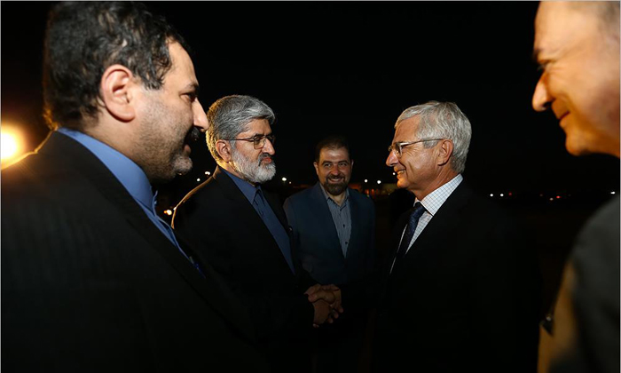 (تصاویر) استقبال مطهری از رئیس مجلس فرانسه (تصاویر) استقبال مطهری از رئیس مجلس فرانسه