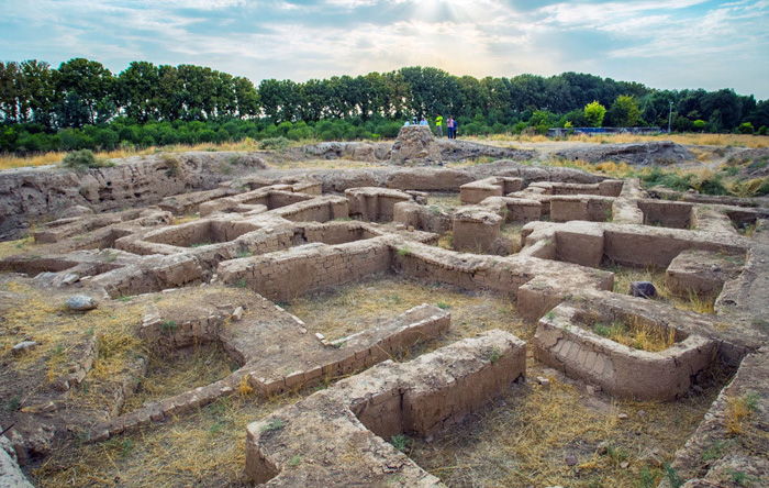 (تصاویر) رونمایی از تپه 7هزارساله در نظرآباد (تصاویر) رونمایی از تپه 7هزارساله در نظرآباد