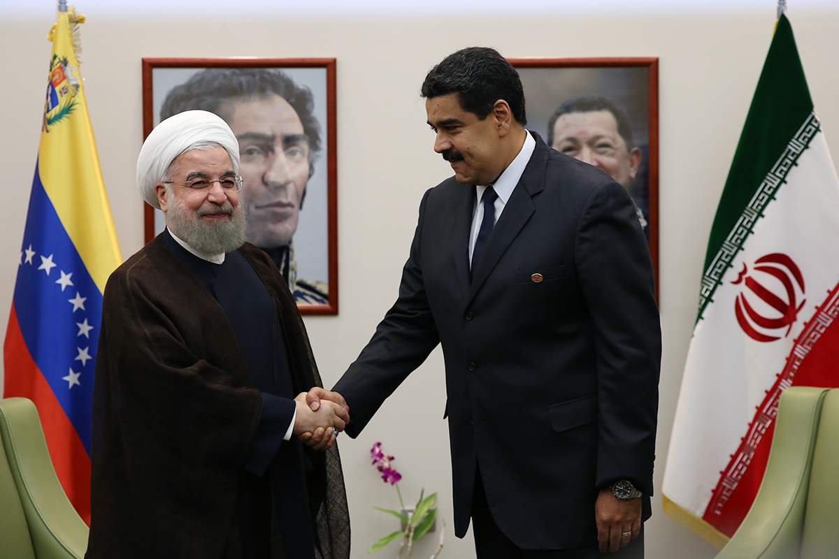 (تصاویر) ورود روحانی به ونزوئلا و دیدار با مادورو