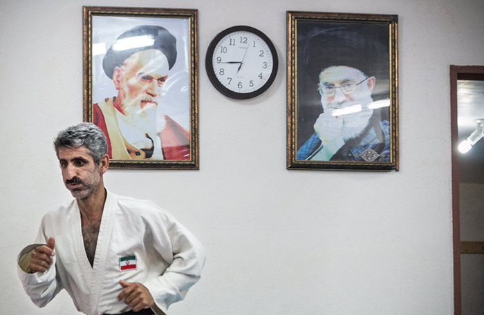 (تصاویر) رفتگری که قهرمان کاراته است