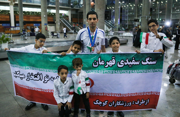 (تصاویر) استقبال از تیم ملی فوتسال در فرودگاه (تصاویر) استقبال از تیم ملی فوتسال در فرودگاه