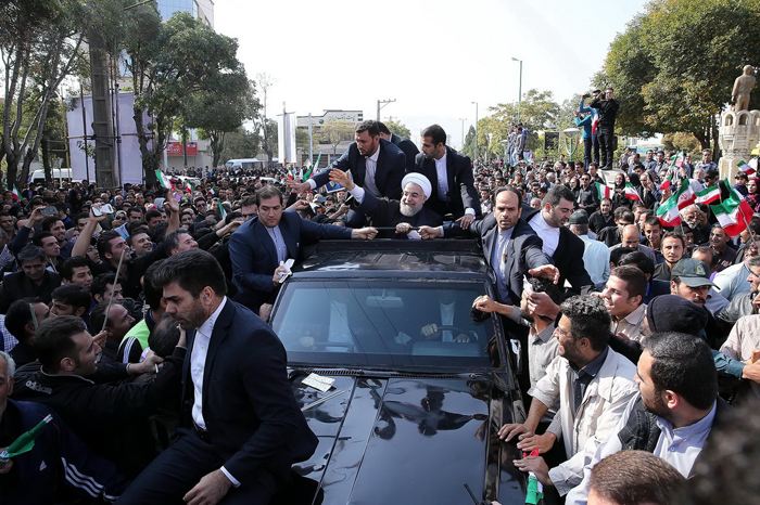 (تصاویر) استقبال از روحانی در اراک