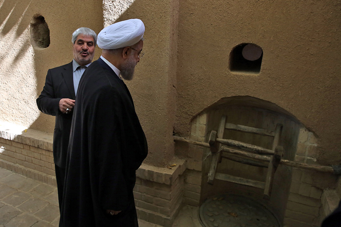 (تصاویر) روحانی در بیت امام(ره) در خمین (تصاویر) روحانی در بیت امام(ره) در خمین