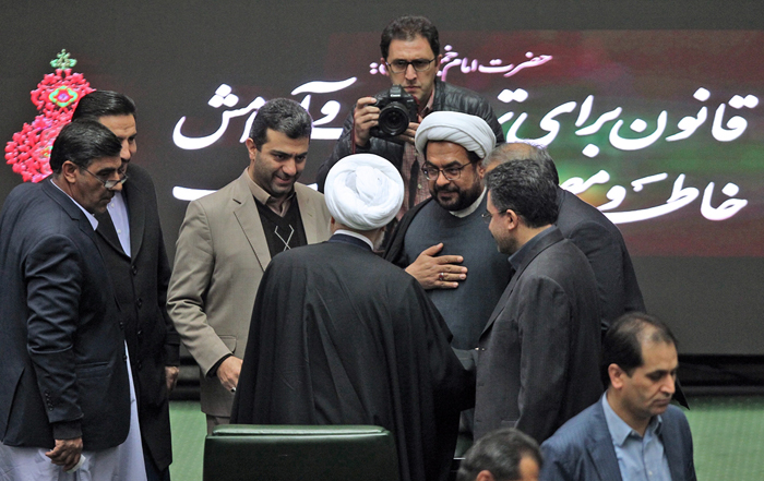 (تصاویر) روحانی بودجه96 را تقدیم مجلس کرد (تصاویر) روحانی بودجه96 را تقدیم مجلس کرد