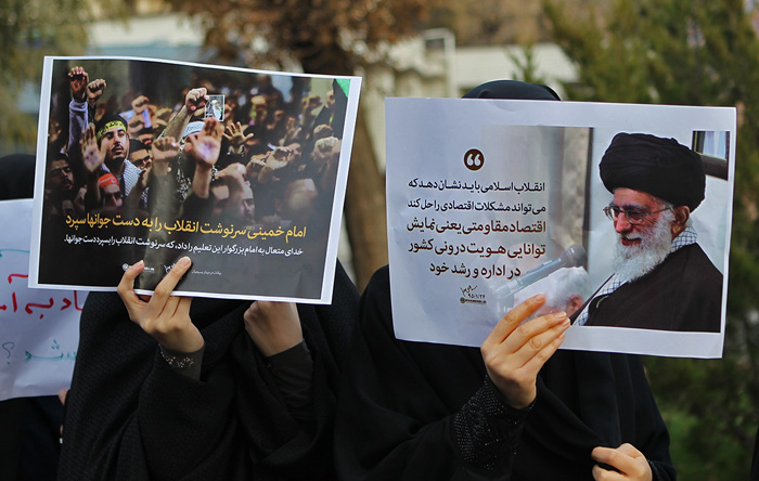 (تصاویر) حضور مجید انصاری در دانشگاه حاشیه ساز شد (تصاویر) حضور مجید انصاری در دانشگاه حاشیه ساز شد
