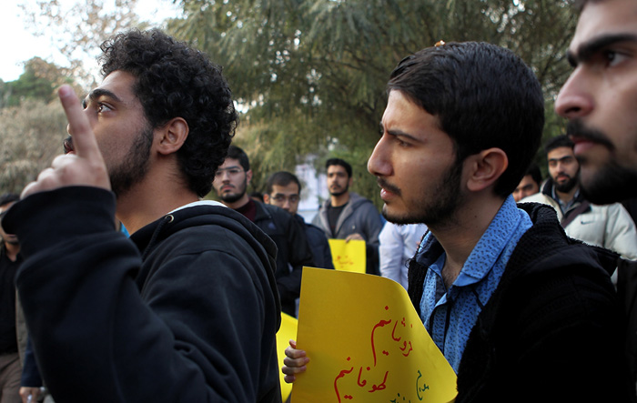 (تصاویر) حضور مجید انصاری در دانشگاه حاشیه ساز شد (تصاویر) حضور مجید انصاری در دانشگاه حاشیه ساز شد