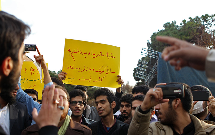 (تصاویر) حضور مجید انصاری در دانشگاه حاشیه ساز شد (تصاویر) حضور مجید انصاری در دانشگاه حاشیه ساز شد