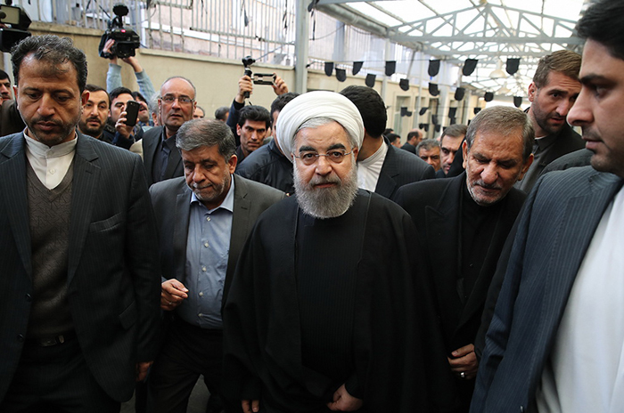 (تصاویر) وداع روحانی با پیکر هاشمی (تصاویر) وداع روحانی با پیکر هاشمی