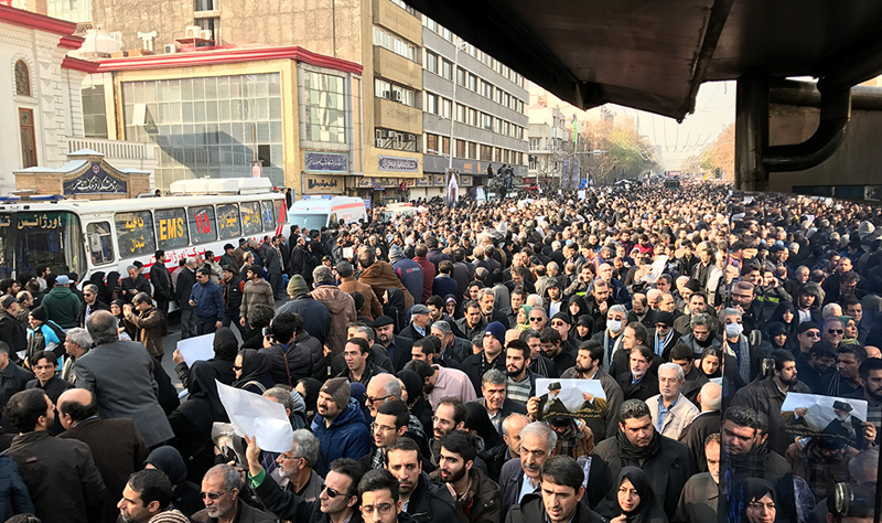 (تصاویر) پیکر هاشمی میان سیل جمعیت (تصاویر) پیکر هاشمی میان سیل جمعیت