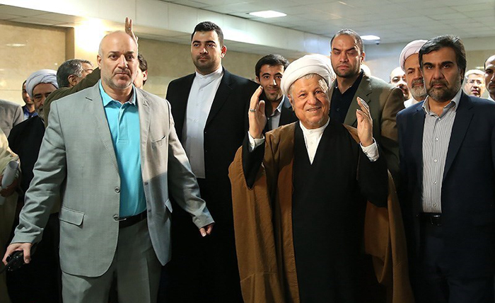 سایه سنگین آیت الله بر انتخابات