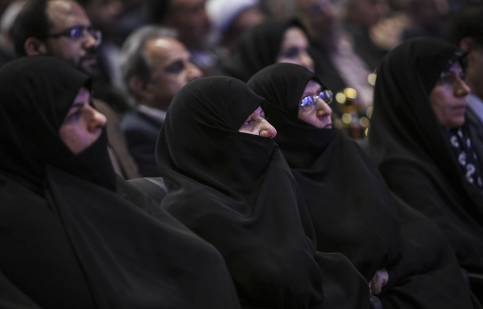 (تصاویر) تجلیل از همسر آیتالله هاشمی (تصاویر) تجلیل از همسر آیتالله هاشمی