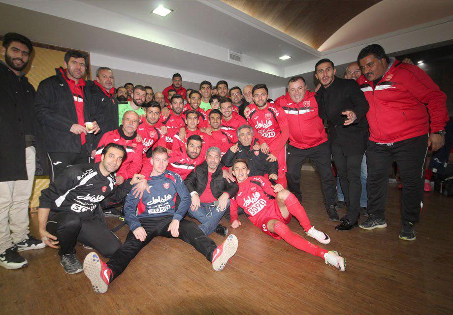 (تصاویر) رختکن پرسپولیس پس از شکست تراکتور