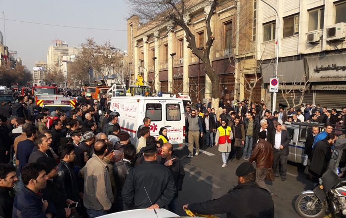 (تصاویر) ازدحام در اطراف ساختمان پلاسکو (تصاویر) ازدحام در اطراف ساختمان پلاسکو