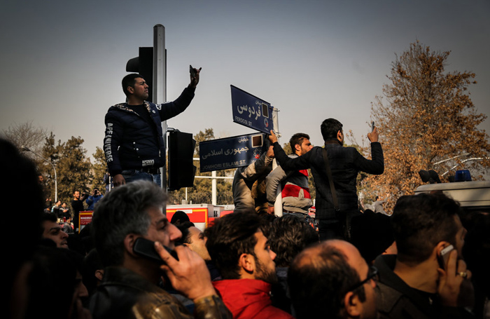 (تصاویر) ازدحام در اطراف ساختمان پلاسکو (تصاویر) ازدحام در اطراف ساختمان پلاسکو