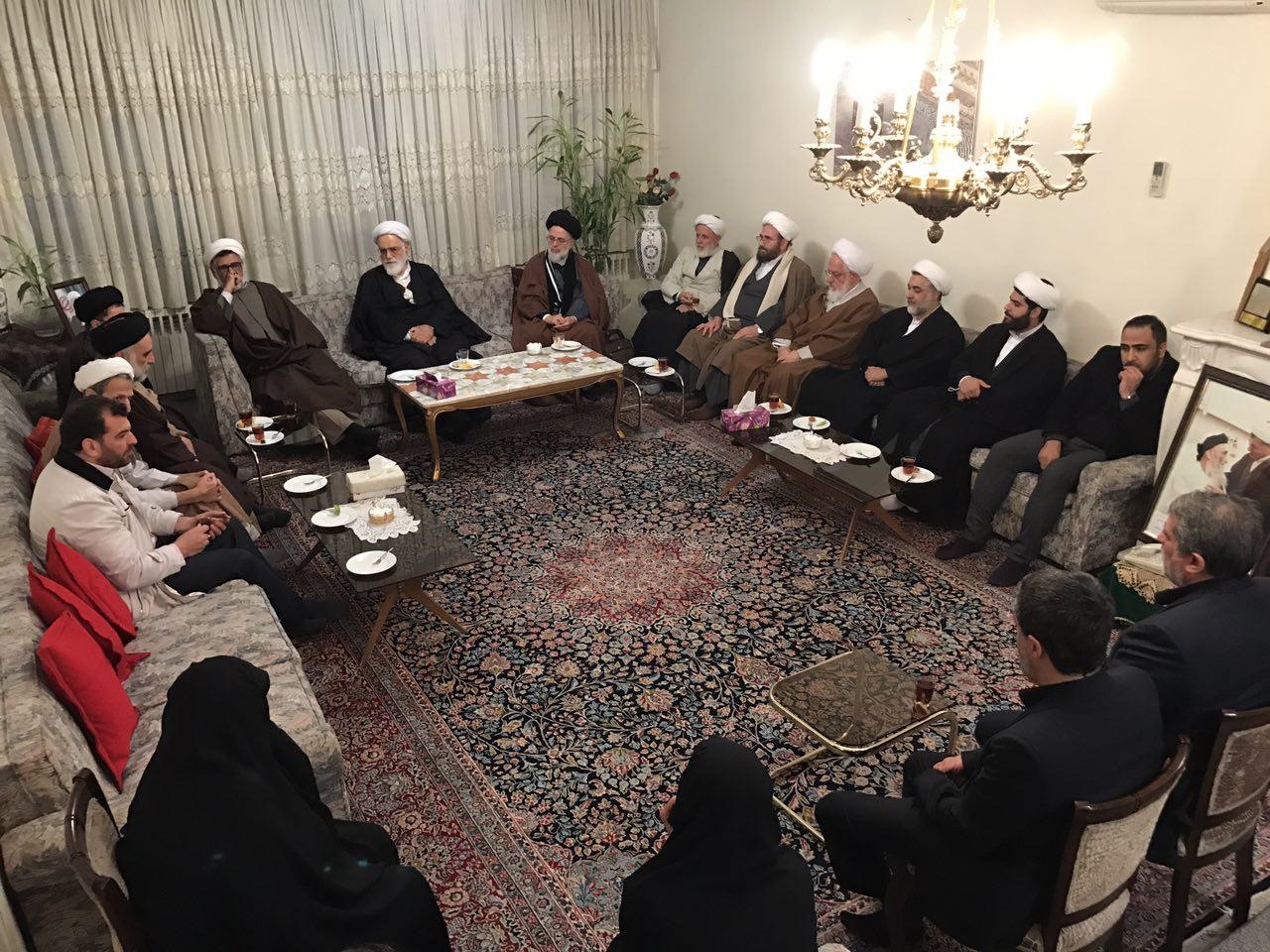 (تصویر) روحانیون اصلاحطلب در خانه آیتالله هاشمی (تصویر) روحانیون اصلاحطلب در خانه آیتالله هاشمی