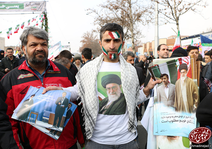 (تصاویر) احمدینژاد در راهپیمایی 22 بهمن (تصاویر) احمدینژاد در راهپیمایی 22 بهمن
