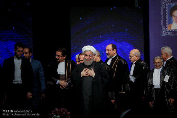 (تصاویر) ردای وکالت بر دوش حسن روحانی (تصاویر) ردای وکالت بر دوش حسن روحانی