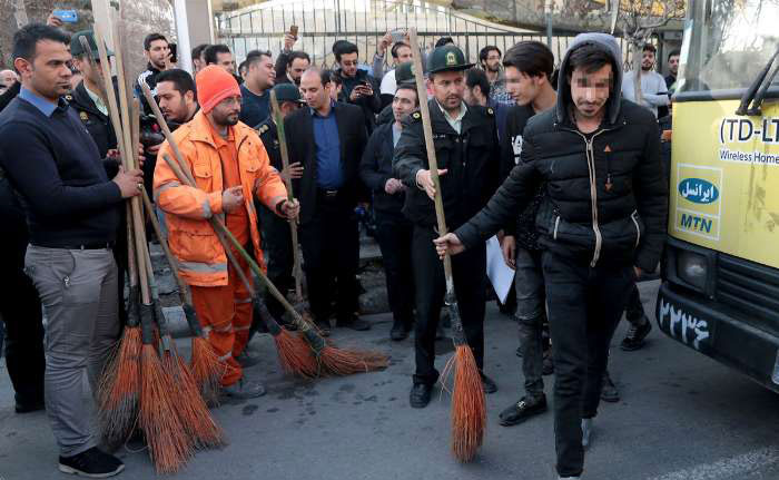 (تصاویر) تنبیه اجتماعی دستگیرشدگان چهارشنبه سوری (تصاویر) تنبیه اجتماعی دستگیرشدگان چهارشنبه سوری