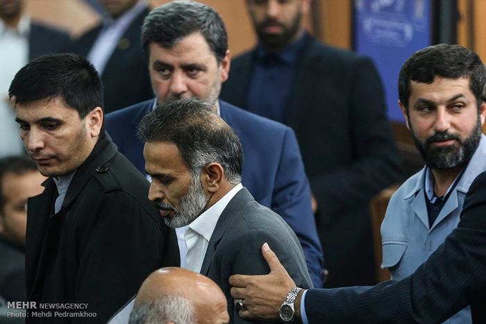 (تصاویر) اخلال در سخنرانی ابتکار در اهواز (تصاویر) اخلال در سخنرانی ابتکار در اهواز