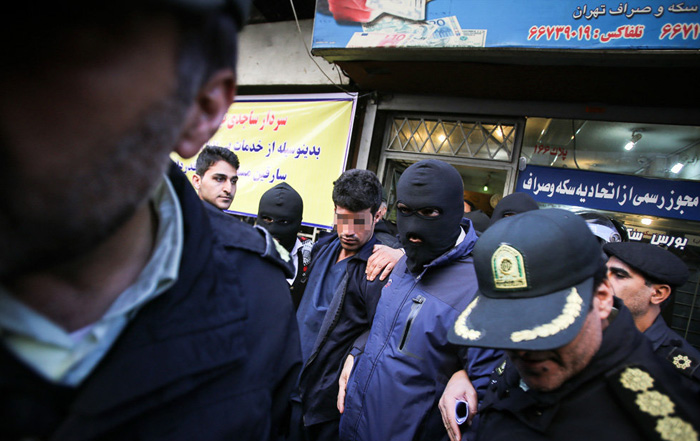 (تصاویر) بازسازی سرقت مسلحانه از صرافی (تصاویر) بازسازی سرقت مسلحانه از صرافی