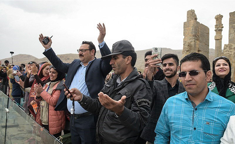 (تصاویر) لحظهی تحویل سال در تخت جمشید (تصاویر) لحظهی تحویل سال در تخت جمشید