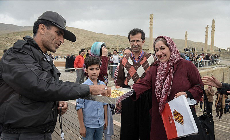 (تصاویر) لحظهی تحویل سال در تخت جمشید (تصاویر) لحظهی تحویل سال در تخت جمشید