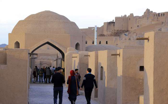 (تصاویر) گردشگران در ارگ بم و کاریز کیش (تصاویر) گردشگران در ارگ بم و کاریز کیش