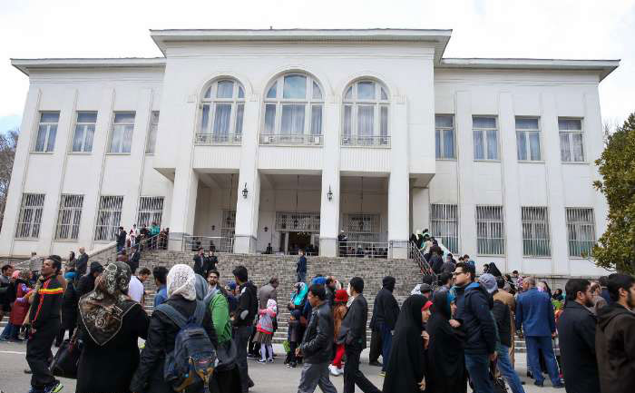 تصاویر/ گردشگران در کاخ موزه سعدآباد تصاویر/ گردشگران در کاخ موزه سعدآباد