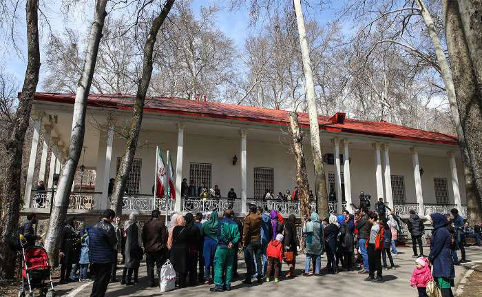 تصاویر/ گردشگران در کاخ موزه سعدآباد تصاویر/ گردشگران در کاخ موزه سعدآباد