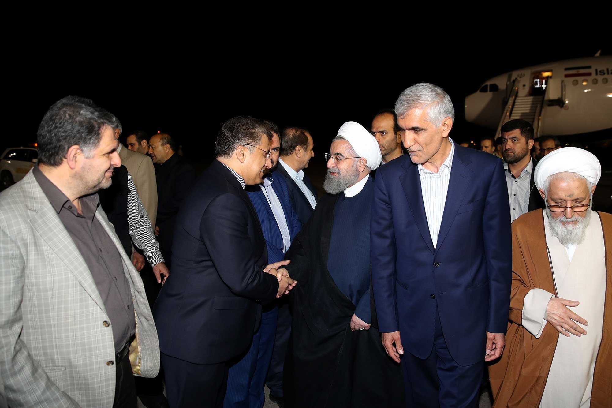 (تصاویر) ورود رئیسجمهور به فرودگاه شیراز (تصاویر) ورود رئیسجمهور به فرودگاه شیراز