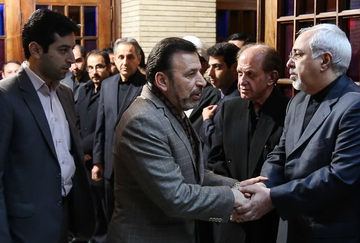 آیا این مرد می‌خواهد جای ظریف بنشیند؟