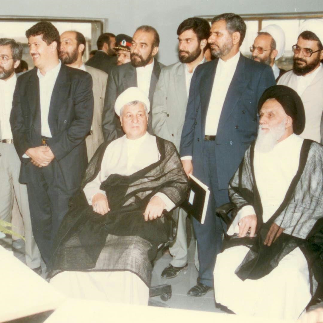 (عکس) جهانگیری و هاشمی در بازدید از اولین کامپیوتر وارد شده به ایران (عکس) جهانگیری و هاشمی در بازدید از اولین کامپیوتر وارد شده به ایران