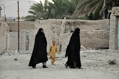 اگر مَردید، در این روستا زن باشید! اگر مَردید، در این روستا زن باشید!