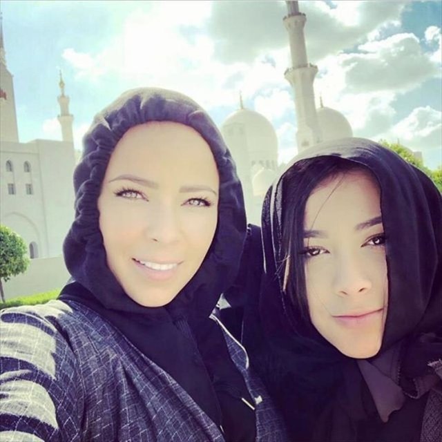 (تصویر) همسران بازیکنان رئال مادرید، با حجاب در امارات (تصویر) همسران بازیکنان رئال مادرید، با حجاب در امارات