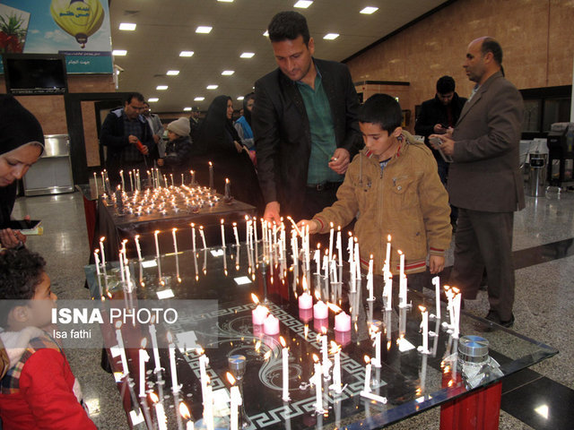 روشن کردن شمع به یاد جانباختگان پرواز «تهران- یاسوج» در فرودگاه یاسوج