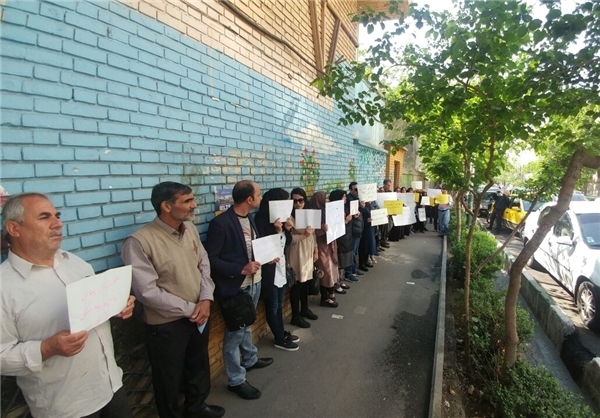 تجمع بیماران در پی افزایش قیمت دارو