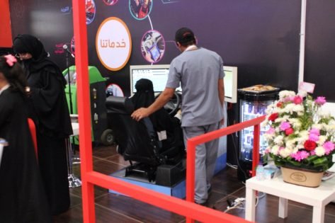 (تصاویر) استقبال زنان عربستانی از نمایشگاه اتوموبیل زنان