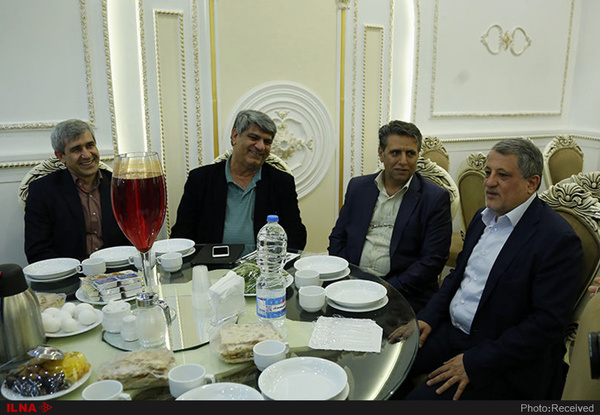 ضیافت افطاری با هزینه شخصی برگزار شد
