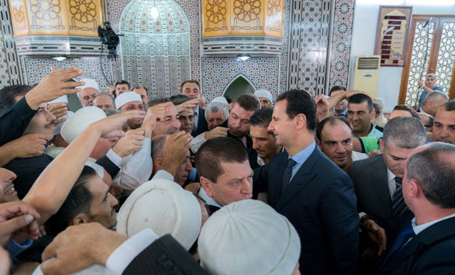 (تصاویر) حضور بشار اسد در نماز عید فطر