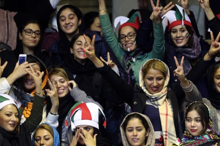 آیا آمریکا از چالشهای زنان در ایران سوءاستفاده میکند؟ آیا آمریکا از چالشهای زنان در ایران سوءاستفاده میکند؟