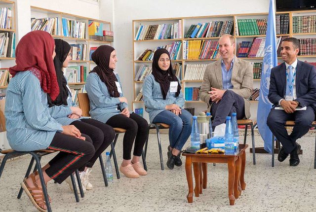 (تصاویر) بازدید شاهزاده ویلیام از اردوگاه فلسطینیان