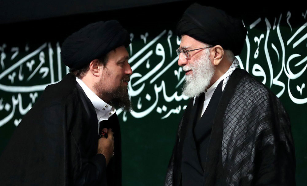 گفتوگوی رهبرانقلاب و سیدحسن خمینی در حسینیه امام خمینی (ره) گفتوگوی رهبرانقلاب و سیدحسن خمینی در حسینیه امام خمینی (ره)