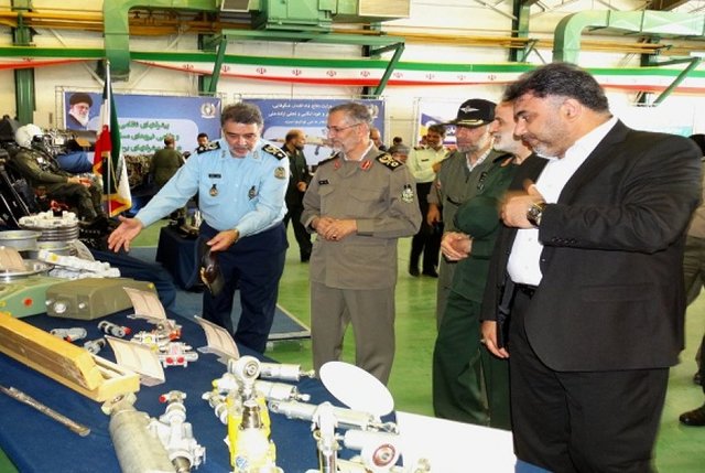 بازدید رئیس دفتر فرماندهی کل قوا از جت جنگنده کوثر