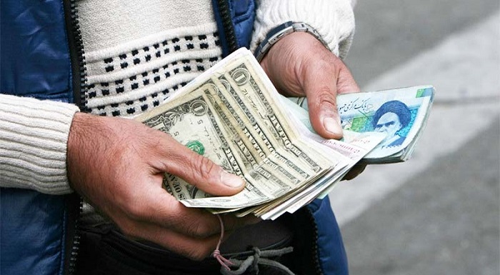 چرا قیمت دلار شبانه بالا میرود؟ چرا قیمت دلار شبانه بالا میرود؟