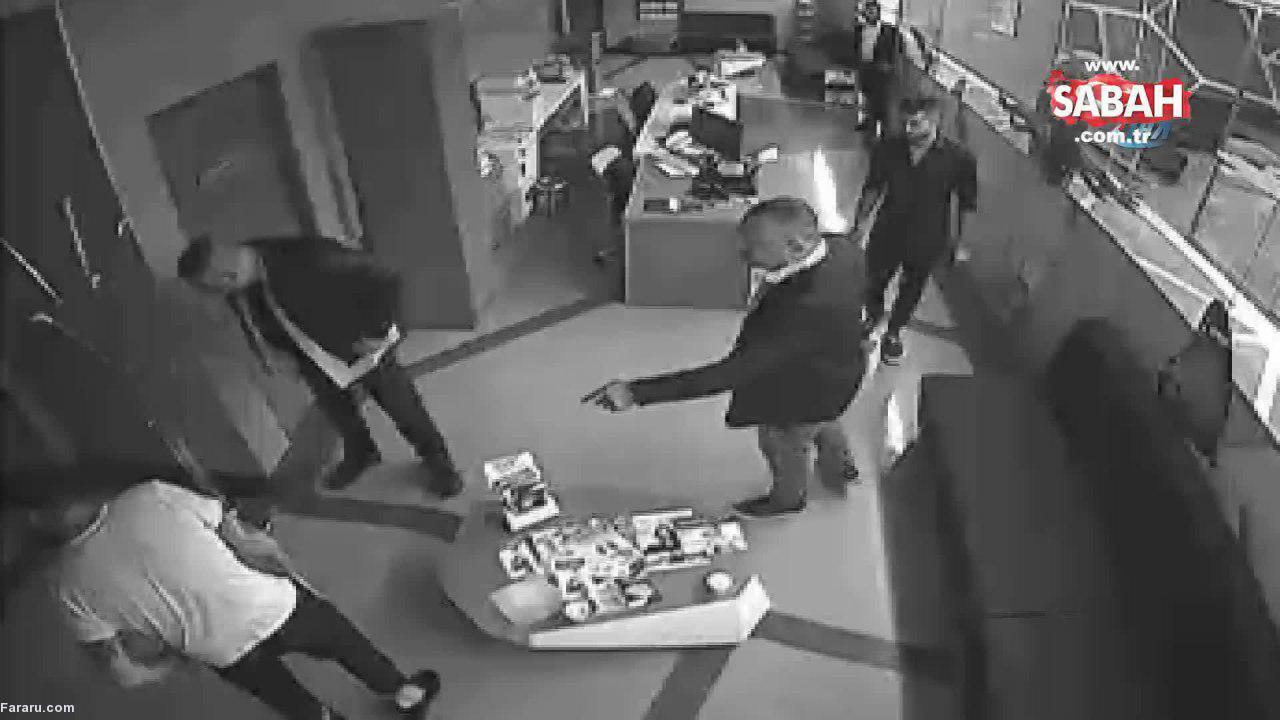 (تصاویر) درگیری شدید بازیکن سابق بارسلونا با خواننده مشهور (تصاویر) درگیری شدید بازیکن سابق بارسلونا با خواننده مشهور