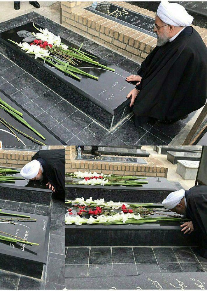 (تصاویر) بوسه روحانی بر مزار پدر و مادرش