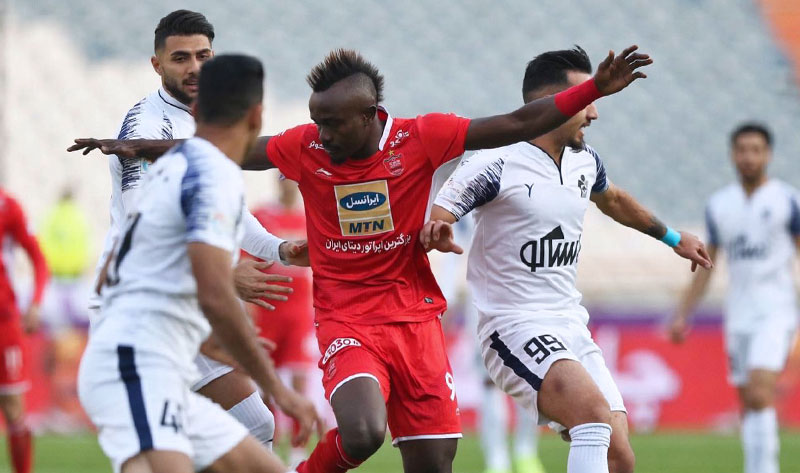 پرسپولیس ۲ -پیکان ۱؛ اعتراض آقا معلم به داوری پرسپولیس ۲ -پیکان ۱؛ اعتراض آقا معلم به داوری