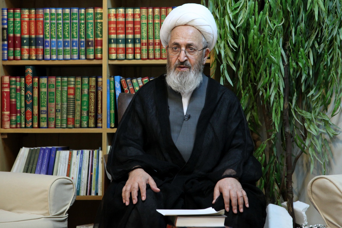 آیت الله سبحانی: بازی دختران با کلاهگیس در تئاتر شایسته نیست آیت الله سبحانی: بازی دختران با کلاهگیس در تئاتر شایسته نیست