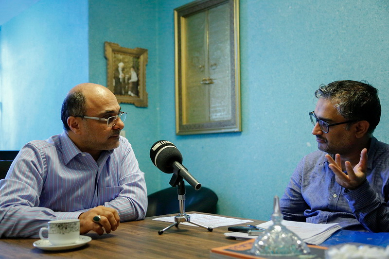 خوشوقت: ما نباید با غرب دعوا راه بیندازیم